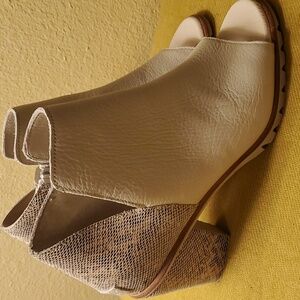 Sorel open toe booties sz 7